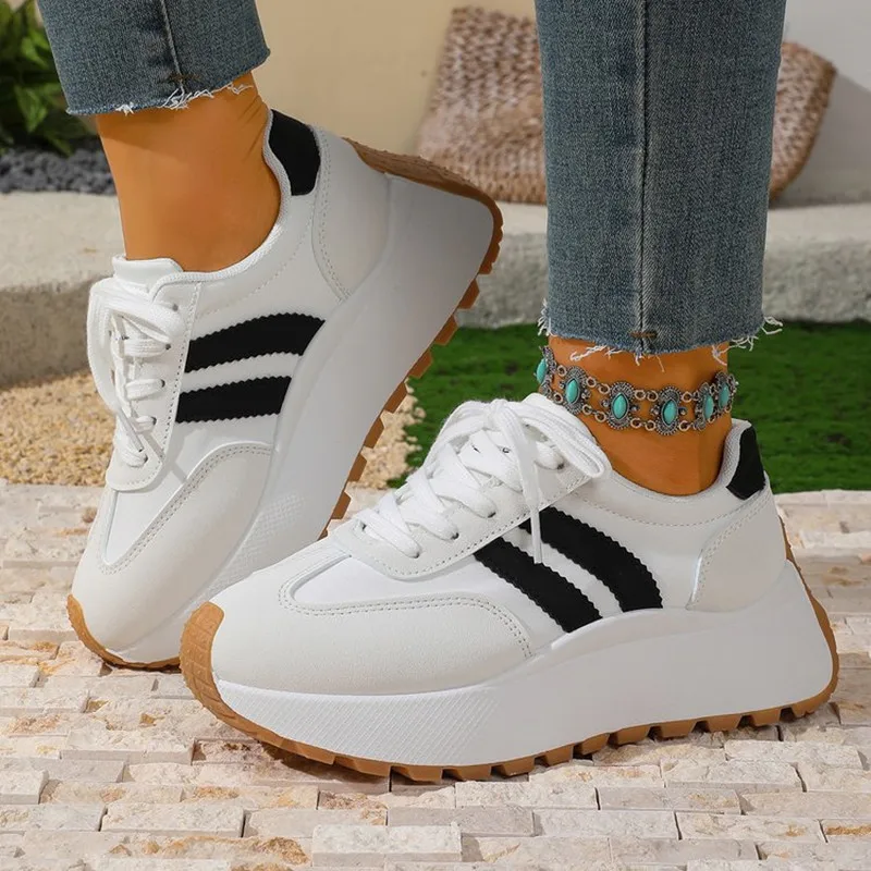 

Женские кроссовки 2026: весенние, на толстой подошве, летние, повседневные, из кожи с пэчворком, вулканизированные