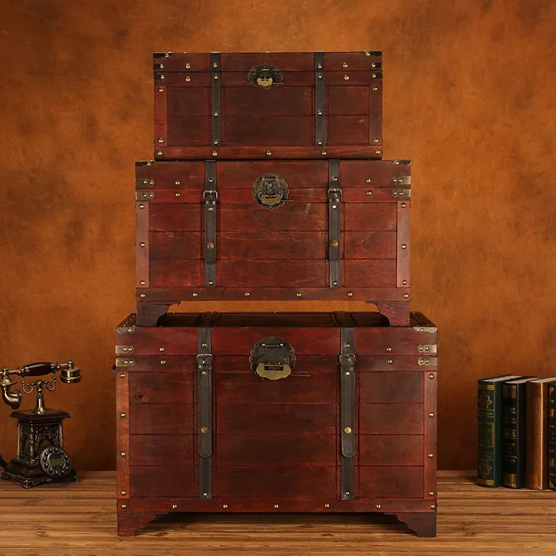 For European Retro Large Wooden Box with Lock Handmade Old Fashioned Storage Box Window Ornament Shooting Prop Wood