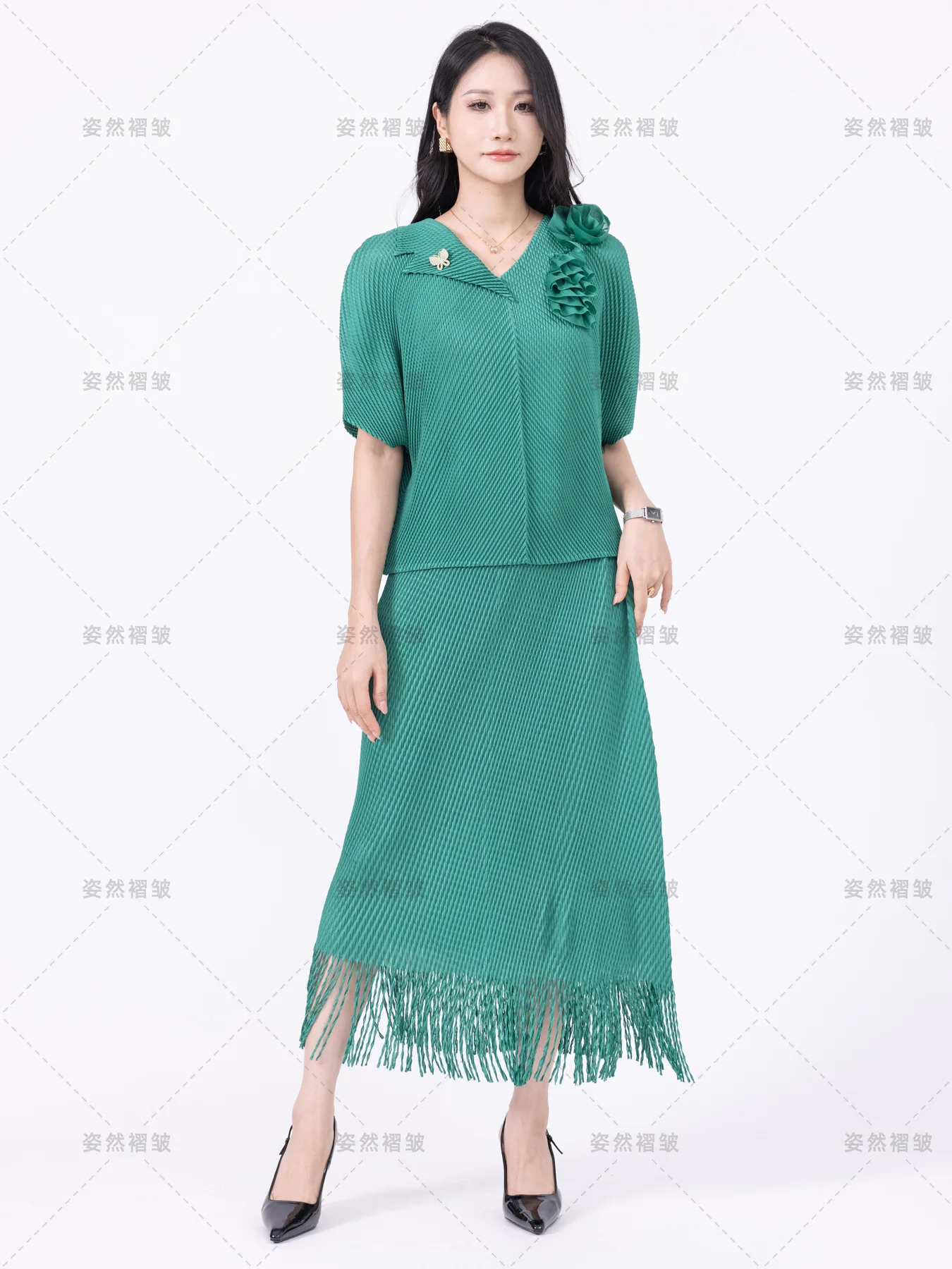 

Plus Size Women 2 Piece Sets Fashion Miyake Pleated Top And Long Skirts Tassel Luxury Party Office Lady Two Outfit Female 2026y