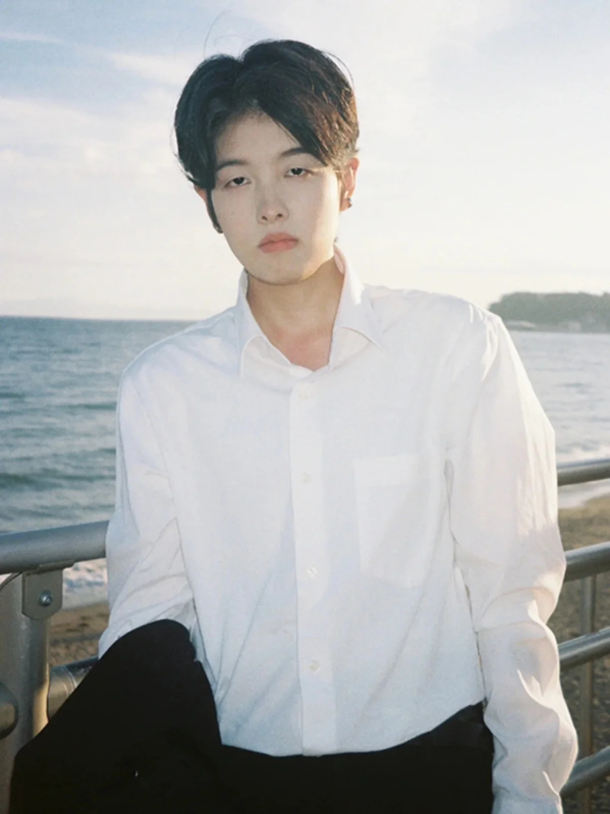 

White Long Sve Spring Autumn Men's irt Youthful Feeling Korean Sle College Wind DK orm irt Jaet Loose Fit Poly...