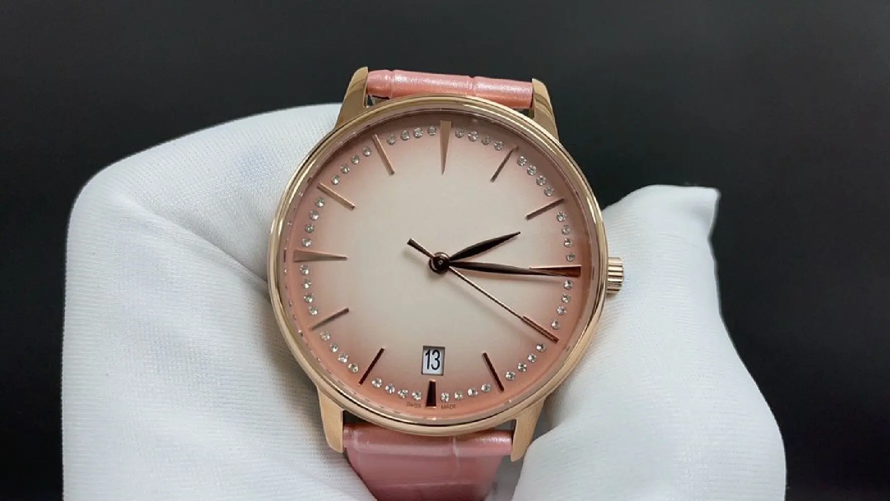 Niche Unique Designer Style Men's Watch Women's Watch Creative Dial Quartz Wrist Watch Alloy Case Waterproof Shock‑Resistant Couple Wristwatch For Dating Party Travel Holiday Gifts