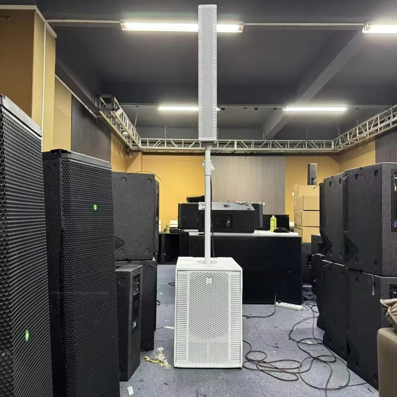 12 Column Speakers Active Array Speaker Powered Sound System Easy Moving Professional Audio Equipment for Music Event