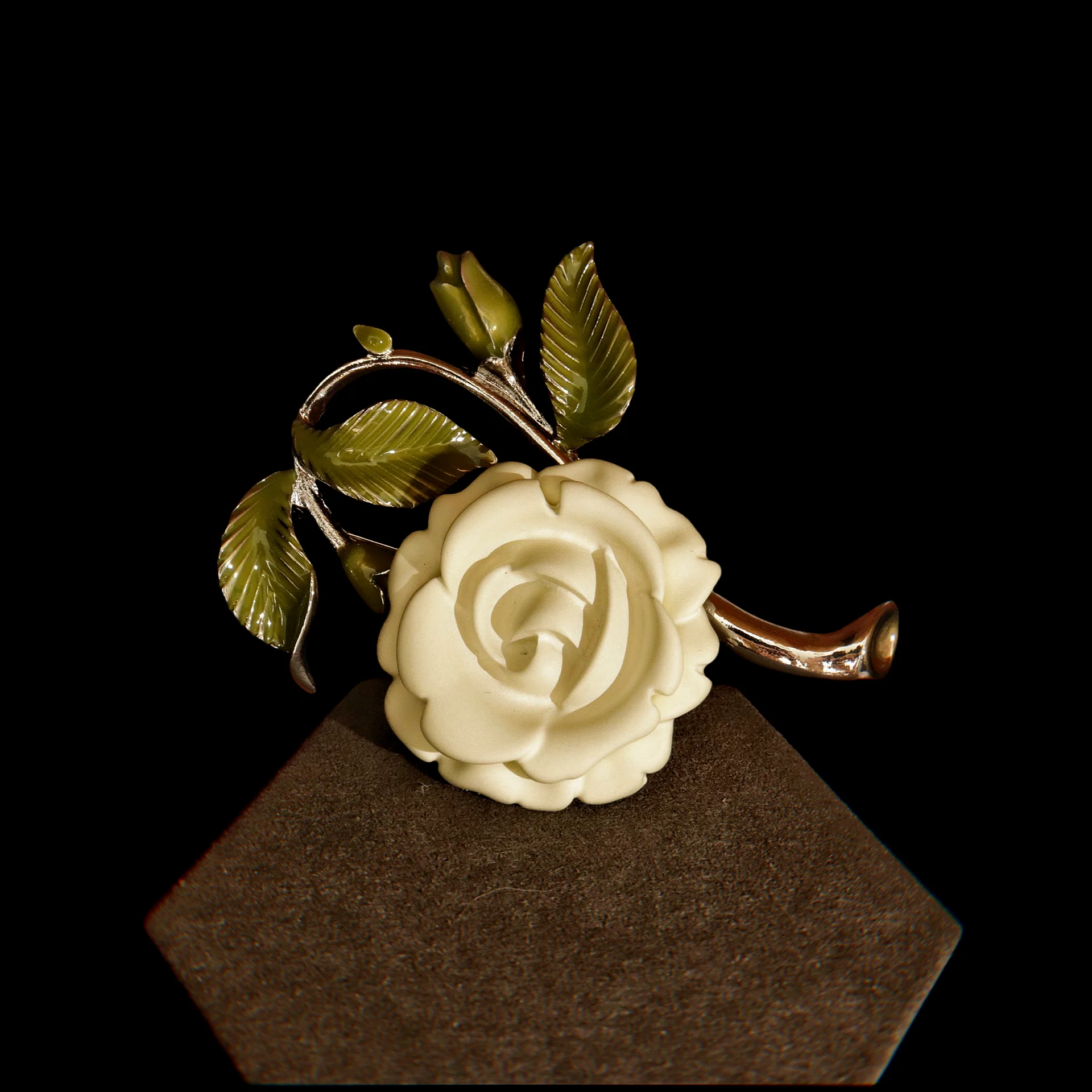 

New fresh and elegant hand drip delicate corsage niche design brooch