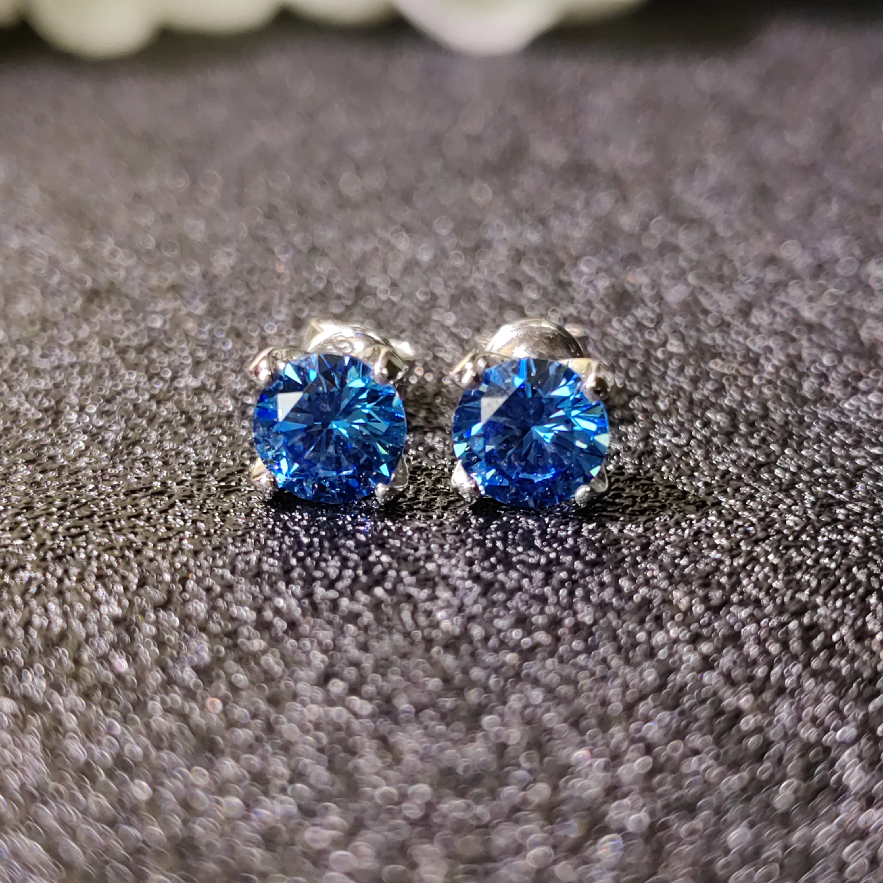 Bocarman Tansanit Blauer Zirkon S925 Silber Vier-Krallen-Ohrstecker Rundschliff Unisex Mode Funkelnd Klassisches Geschenk für Frauen – Detail 8