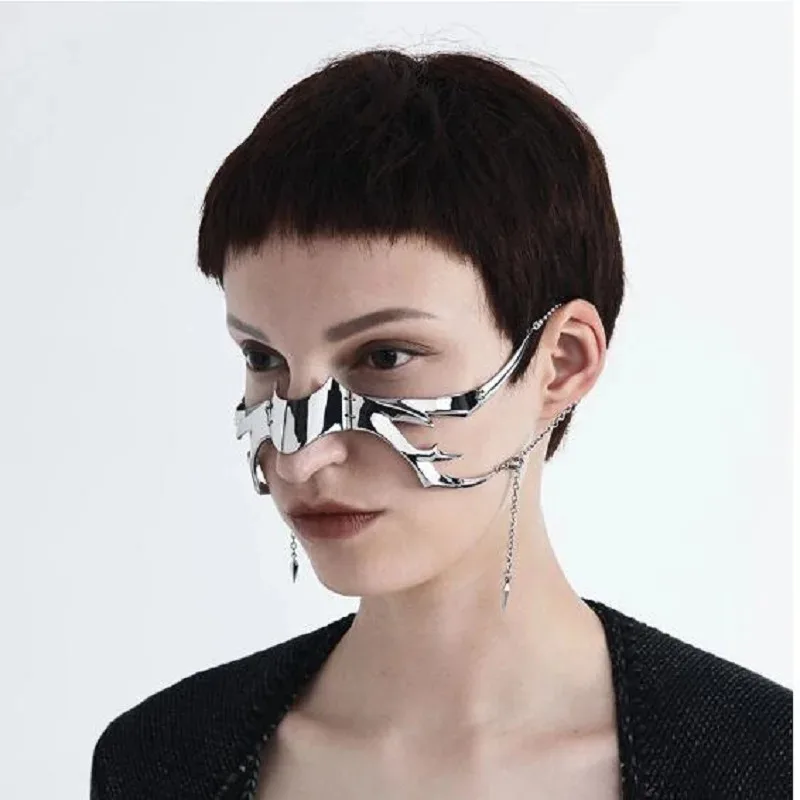 أأ ★ قناع كوس سائل غير منتظم فضي اللون مجوف من التيتانيوم الصلب الشرير ملحقات الوجه الرائعة للنساء والرجال حفلة جديدة 2025