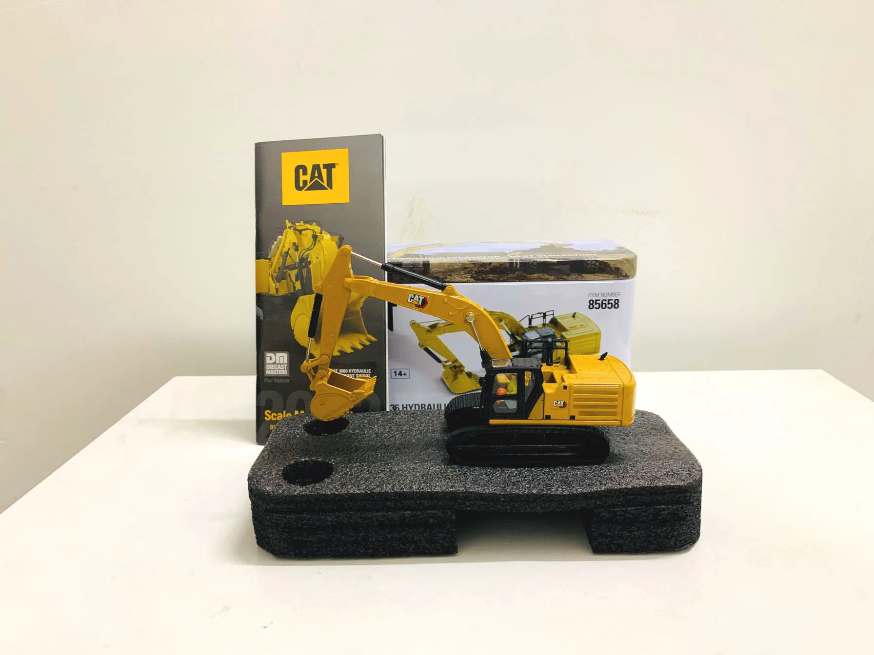 

DM 336 Hydraulic Excavator Next Generation 1:87 Ho Scale Metal By DieCast Masters 85658 Collectible Model New in Box