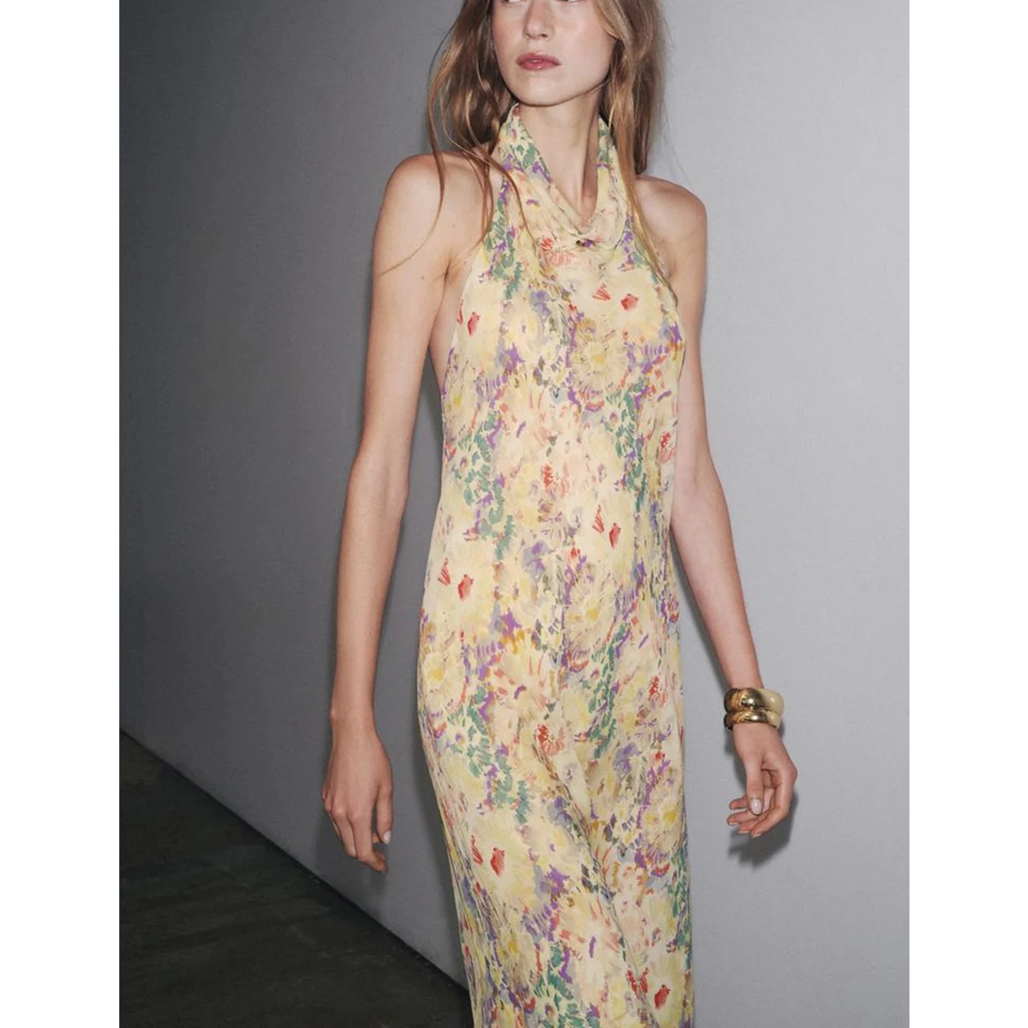 Vestido F Novo de Verão Estilo Casual Longo com Estampa Floral, Gola ter e Saia em Camadas de Fibra de Poliéster