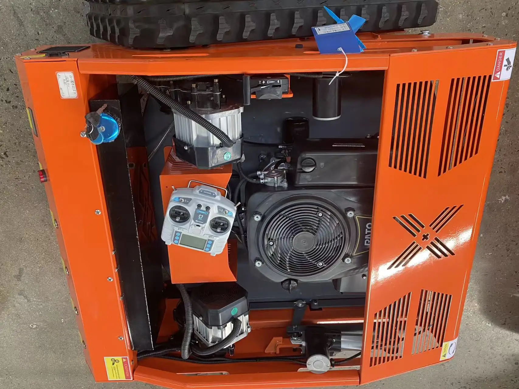 China New Design Self-propelled Crawler Lawn Mower  225cc  Automatic Remote Control Lawn Mower