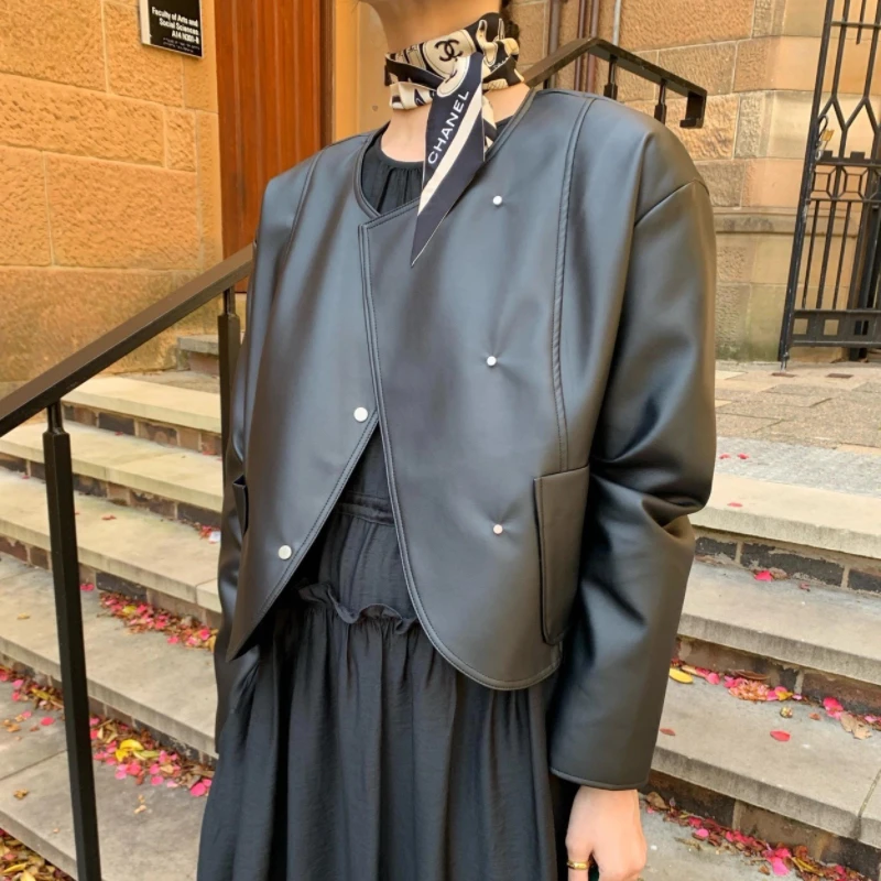 Women's Chic Loose Fit Faionable PU Leather Jaet Asymmetrical Slant Button Design Korean Sle Long Sve Biker Coat