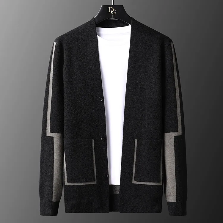 

Color-block men's cardigan, new for autumn and winter, warm, stretchable, fashionable V-neck sweater, buttonless cardigan.