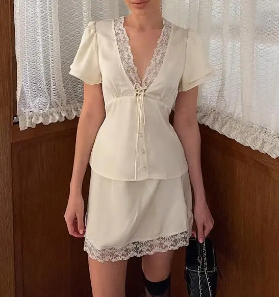 ツーピースセット レディース服 2026 春夏新作 無地 レース パッチワーク Vネック 半袖トップス＆カジュアルミニスカートセット