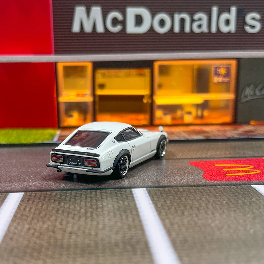 Modello di accensione 1/64 in resina per Nissan Fairlady Z (S30)