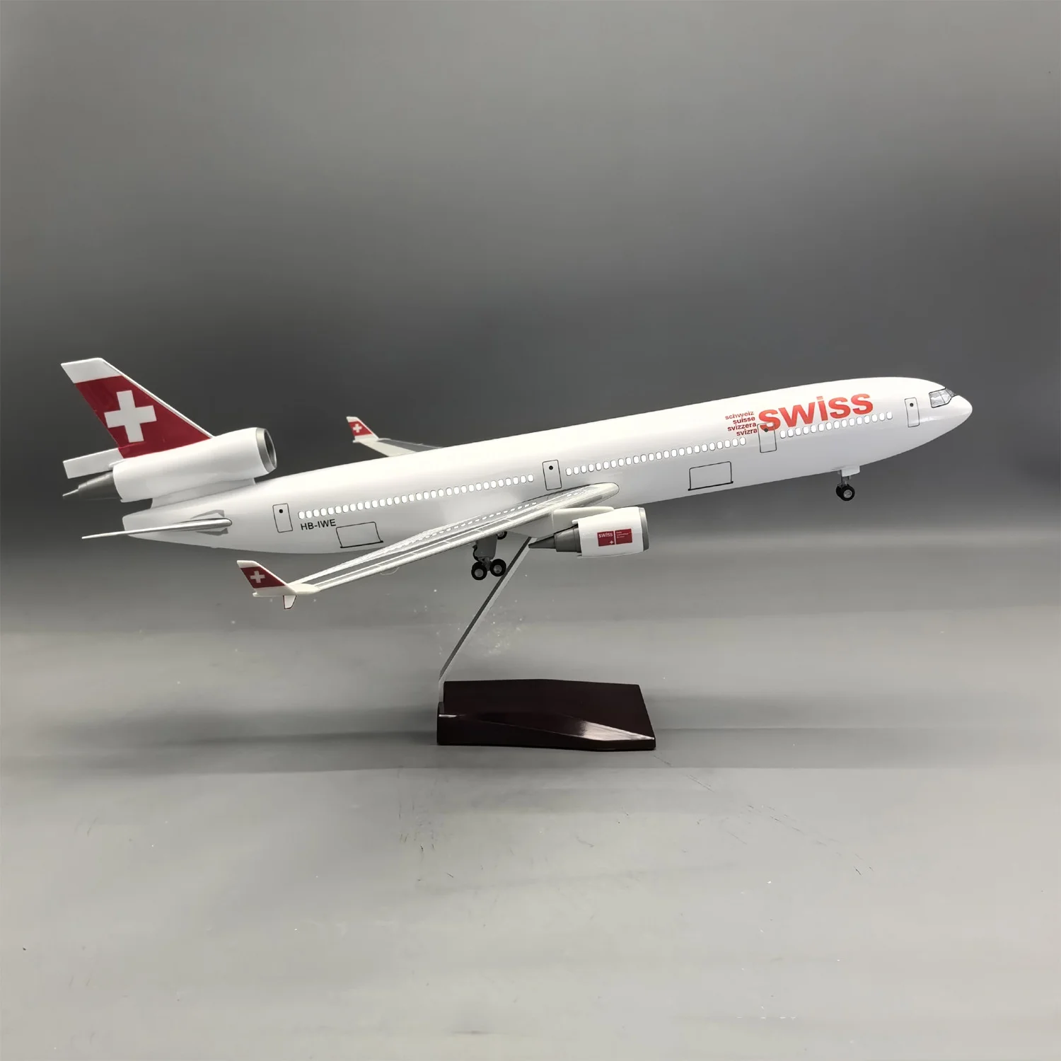 

1/85 Scale 47CM Diecast Resin Model Swiss Airline MD11 adults fun With Light Wheel landing Gear Toys Fans Collection Display