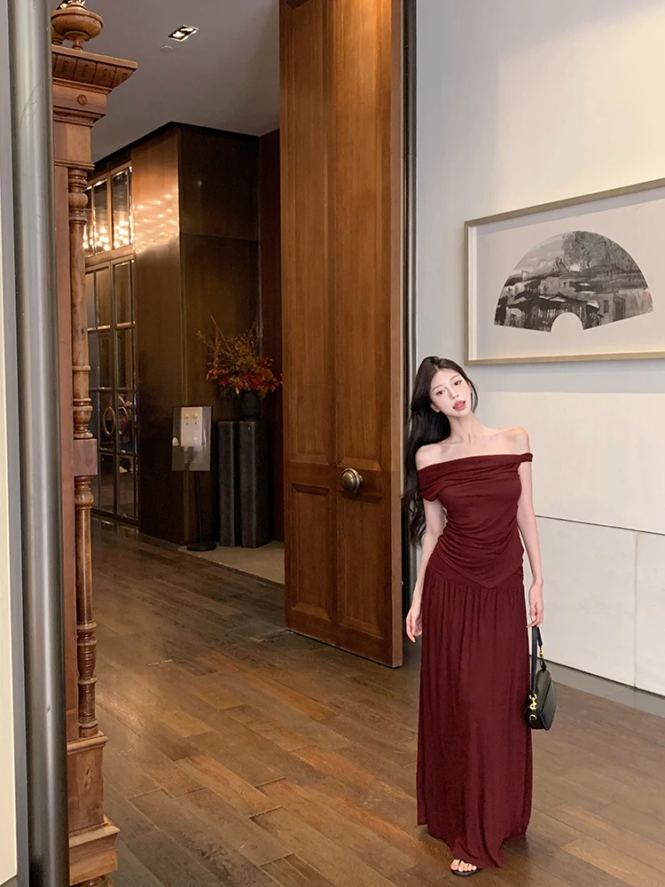 

Summer High Waist Short Sleeve One Shoulder T-Shirt And Skirt Set for Women Sexy Slim Fit Red Color Two Piece Fashion Outfit