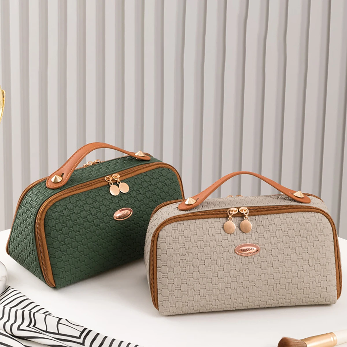 Borsa per il trucco da viaggio di nuova moda borsa per cosmetici da donna in pelle PU portatile borsa da toilette con doppia cerniera in pelle