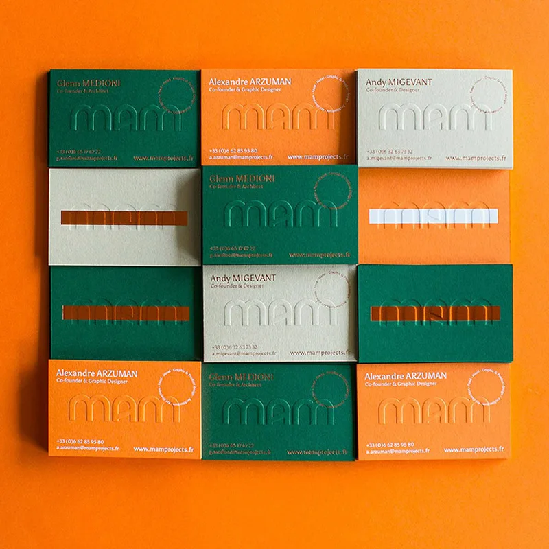 Maßgeschneiderte High-End-Design-Visitenkarten mit geprägtem Stempel und Prägung, Firmennisitenkarten-Design und C