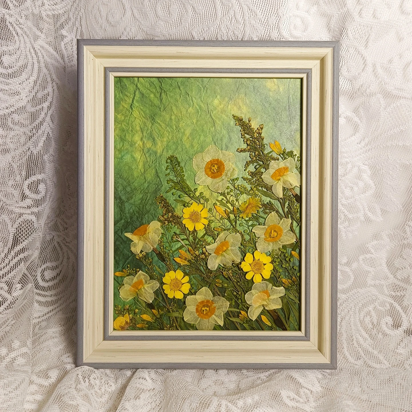 

0058 Pressed Flower Frame Decor Handmade Floral Wall Art Unique Gift Idea Home Decoration Small Batch Artisanal Craftsmanship