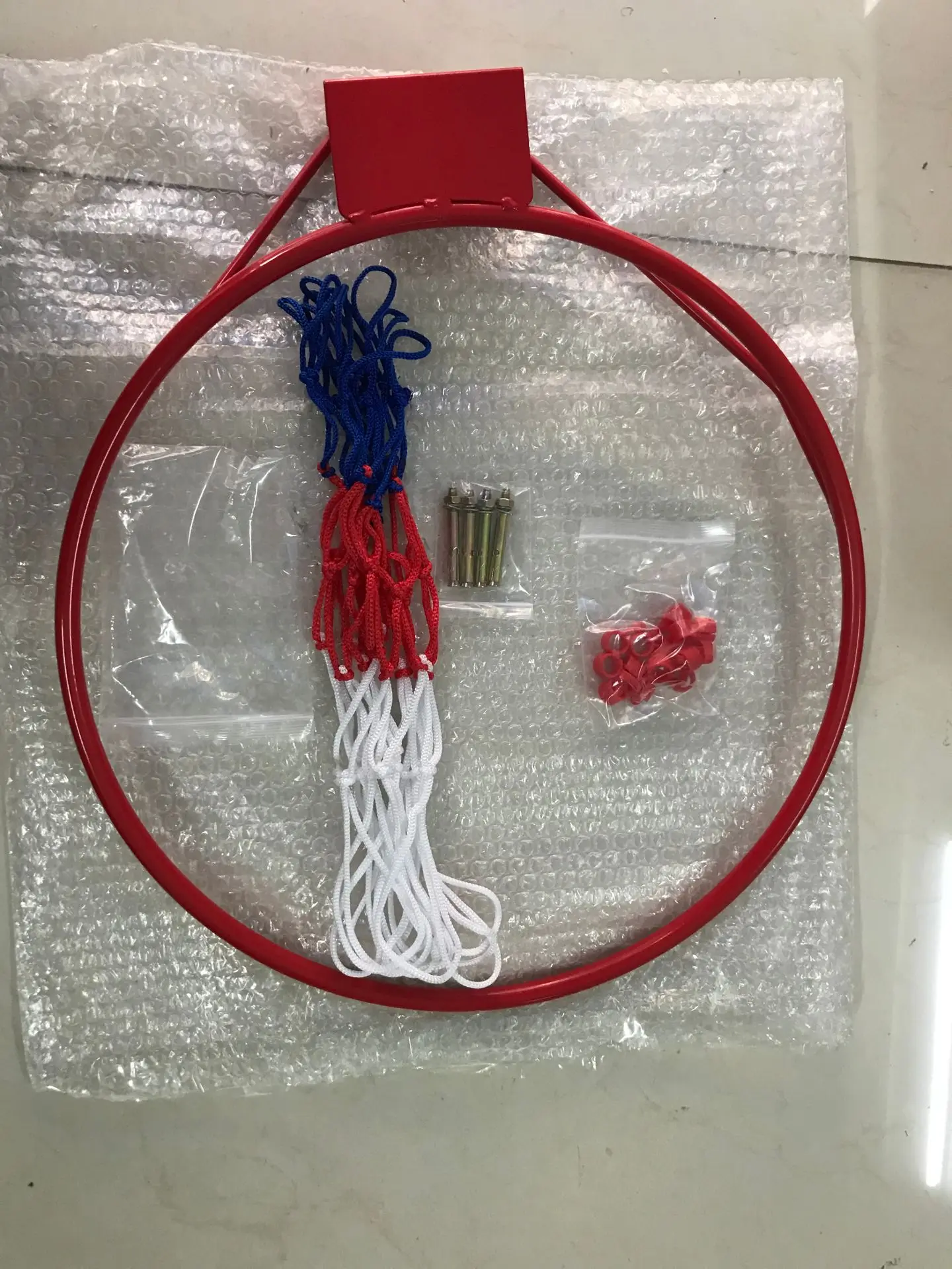 

Indoor and outdoor hanging children's basketball frame with mesh screws