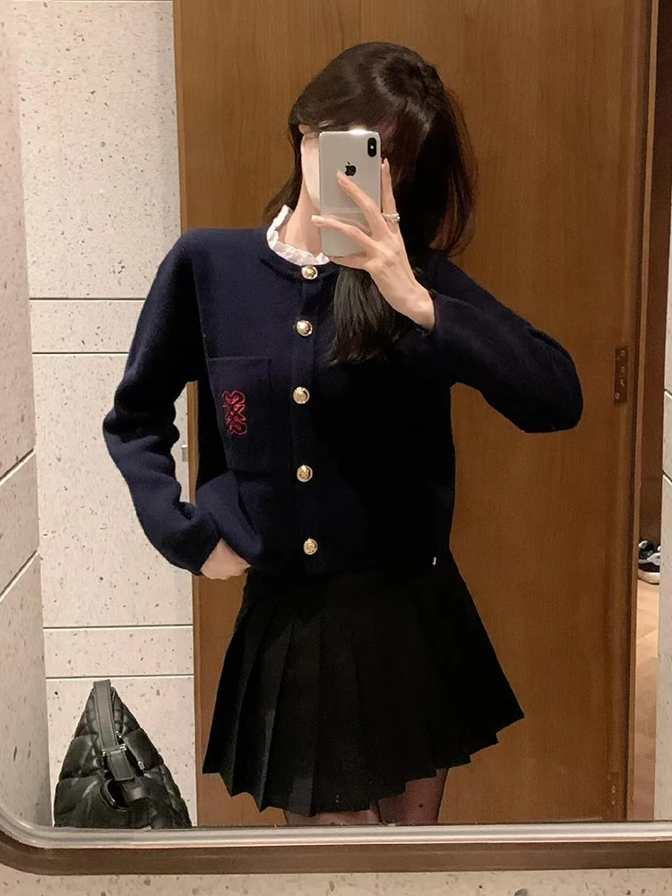 

Роскошный вязаный кардиган с кружевной отделкой в маленьком стиле для женщин, осеннее новое поступление, длинное волокно из полиэстера