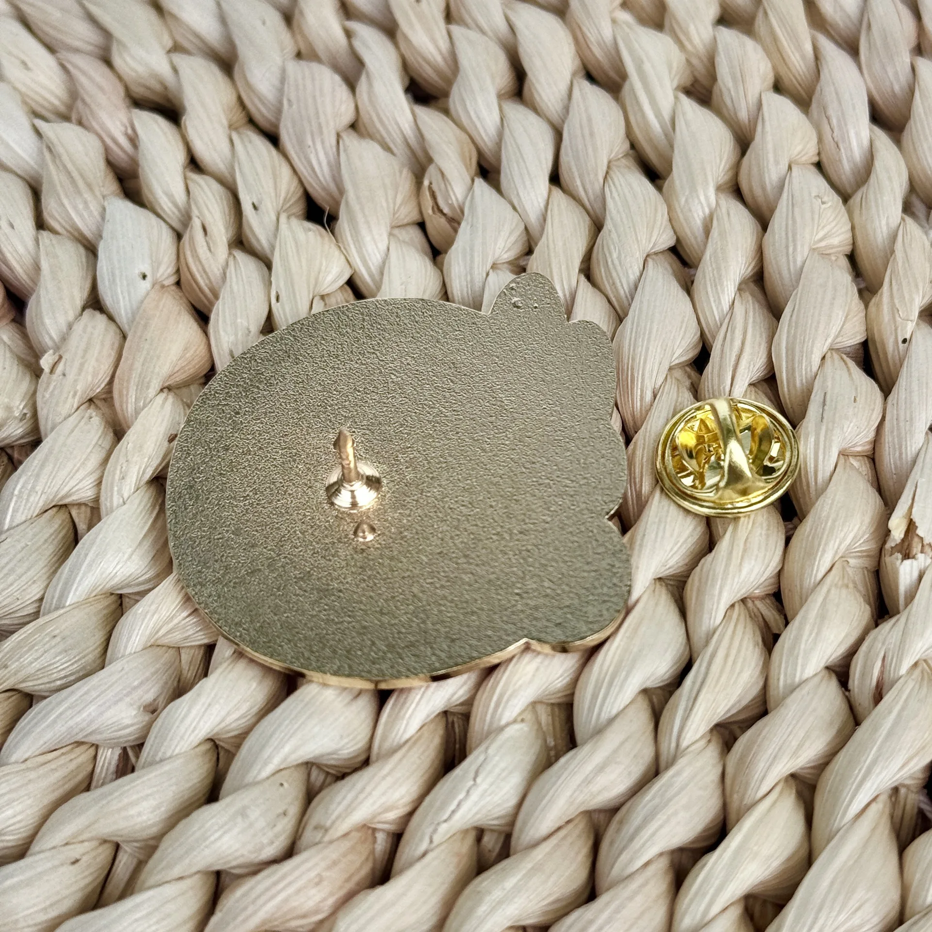 Takopi شارة معدنية أنيمي Takopi الأصلي الخطيئة المينا دبابيس اليابان مانغا دبابيس حقيبة الظهر الملابس التلبيب ACG ديكور تأثيري