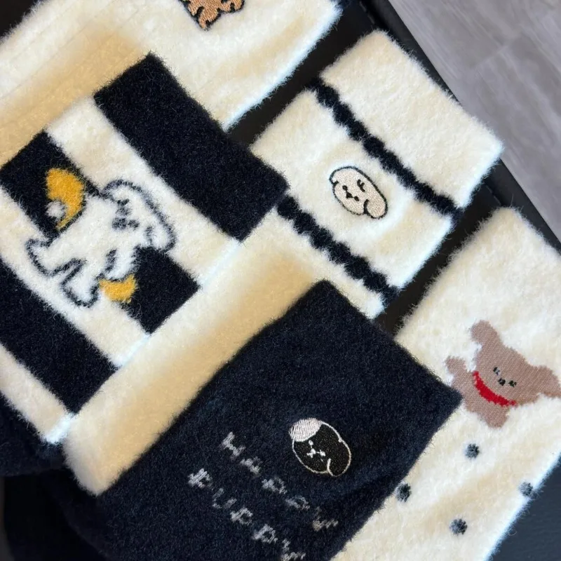 5 Paar farbblockierte Herbst-Winter-warme Stapelsocken, modische Damensocken, lässige, bequeme, gestreifte Mittelrohrsocken