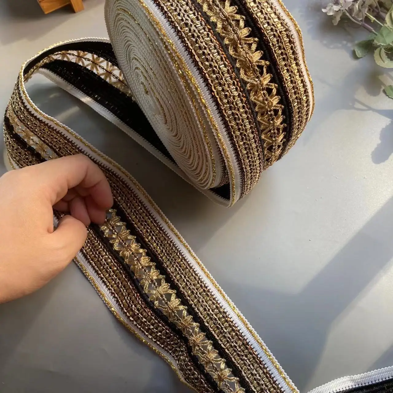 1 Yard Weiß 7 cm Reis Spitzenbesatz Band Ethnische Kleidung Goldfaden Stickerei Pailletten Stoff Jacquard Gurtband Bekleidungszubehör