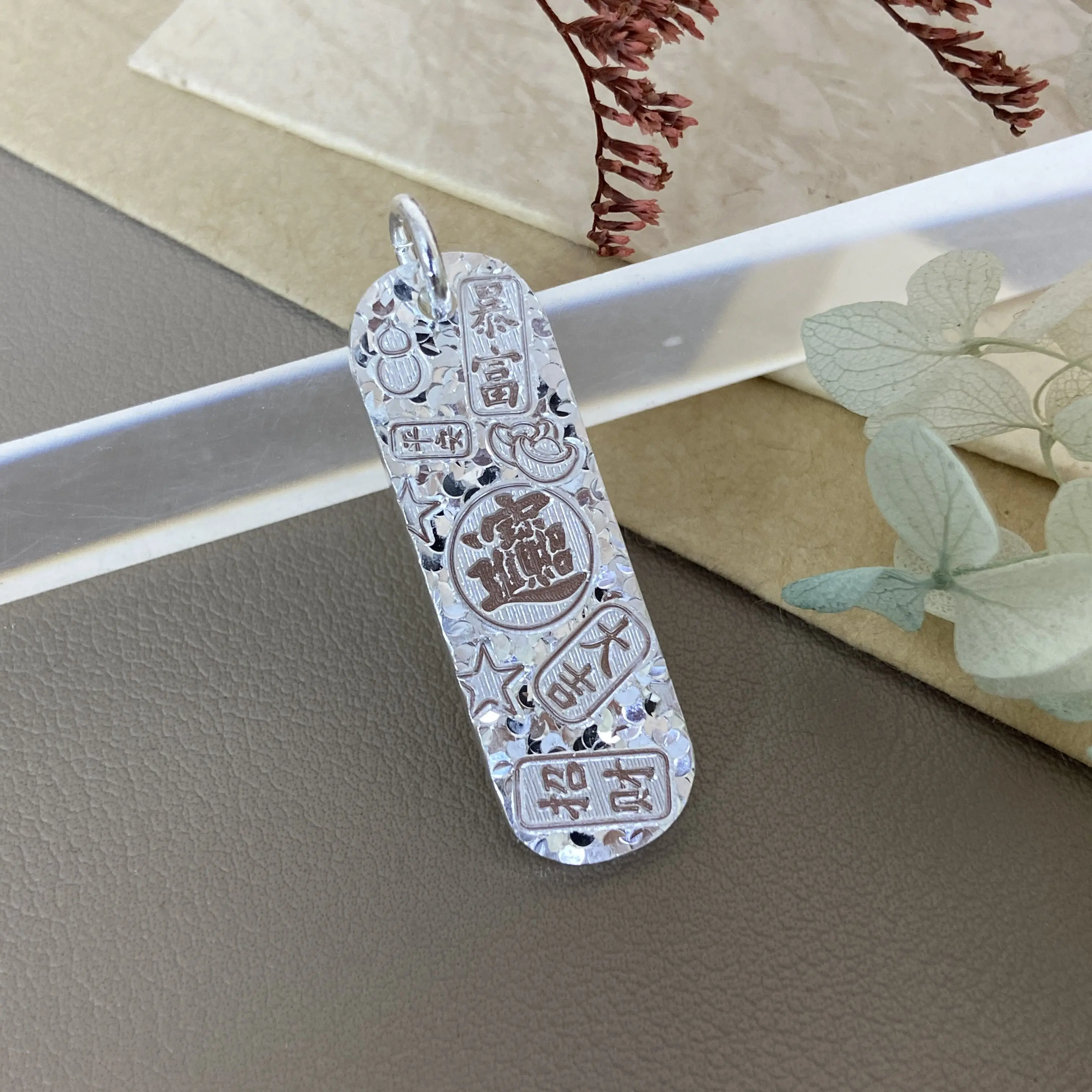 

Подвеска из настоящего серебра 999 пробы с двусторонней мантрой удачи и эффектом ледяных трещин, блестящий изысканный амулет на удачу, ювелирное украшение в подарок для женщин