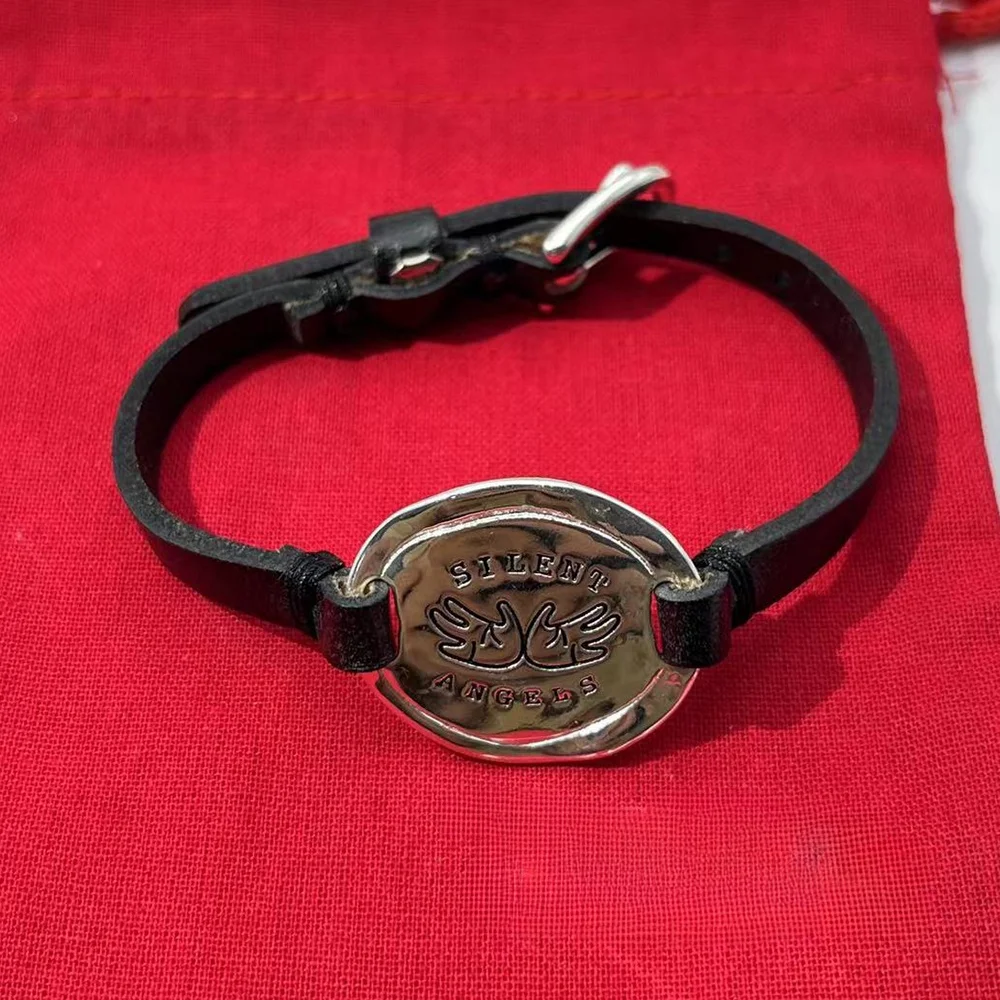 2024 İspanya yeni basit ve çok yönlü rahat tarzı aşk kanatları bilezik kadın aksesuarları takı hediye çantası