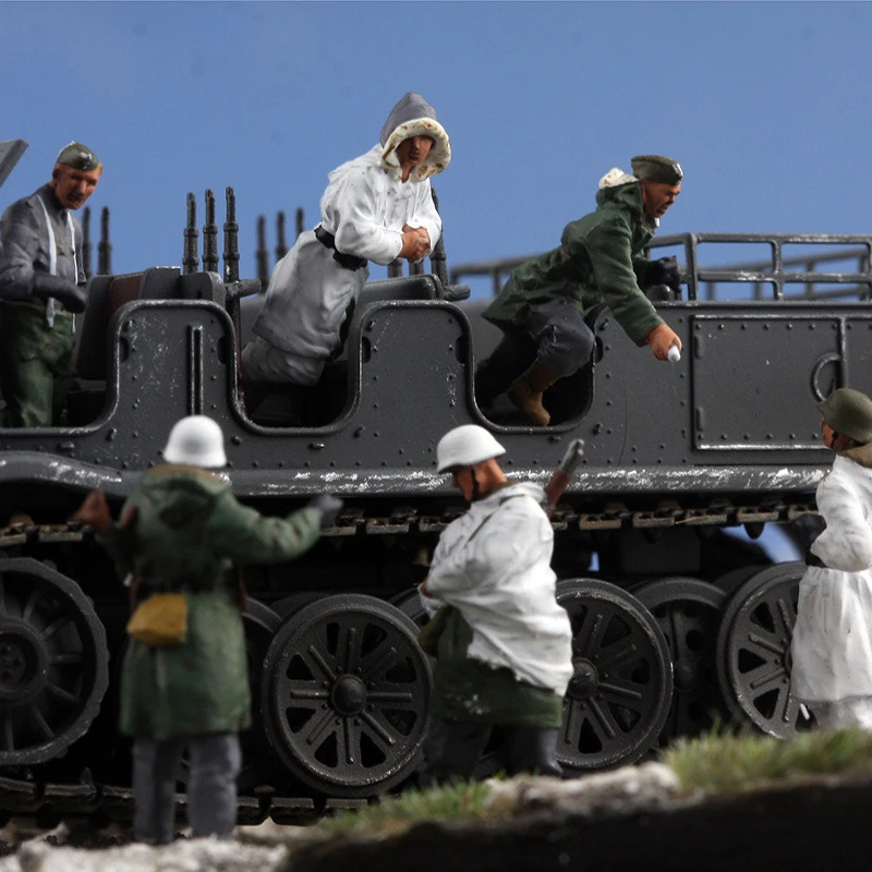 

Масштабная модель 1:72 из смолы: Немецкие солдаты и члены экипажа для зимних сцен сражений, 6 фигурок, подходят для сцен с танками, коллекционные, декоративные.