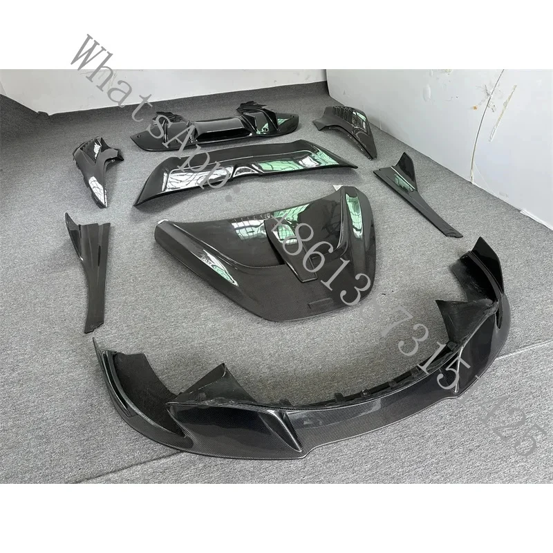 

Комплект обвеса из карбона в стиле V для 720s: передний сплиттер, задний спойлер, накладка на капот двигателя