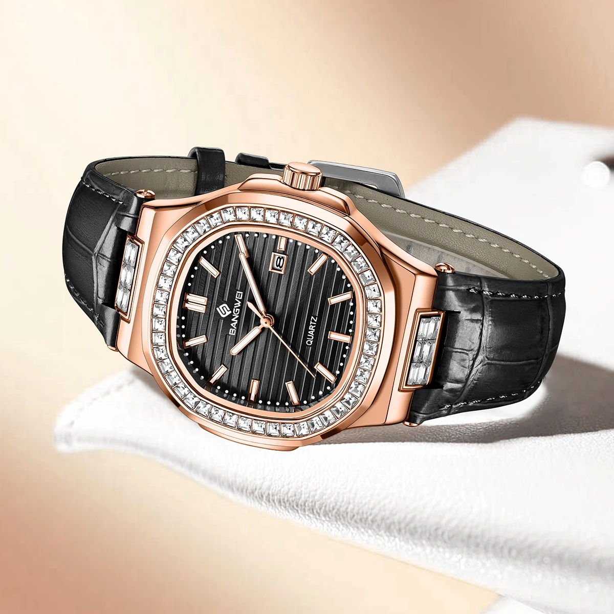 ساعة يد نسائية أنيقة سوداء بتص - مراجعة Luxury Watch Cartier وسعره