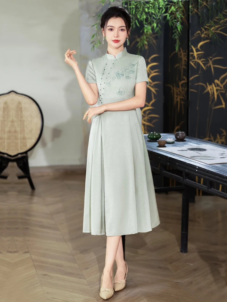 

Платье-ципао для молодых мам, зеленое, без разреза, улучшенная версия, стройнящее, элегантное, с коротким рукавом, миди, для повседневной носки