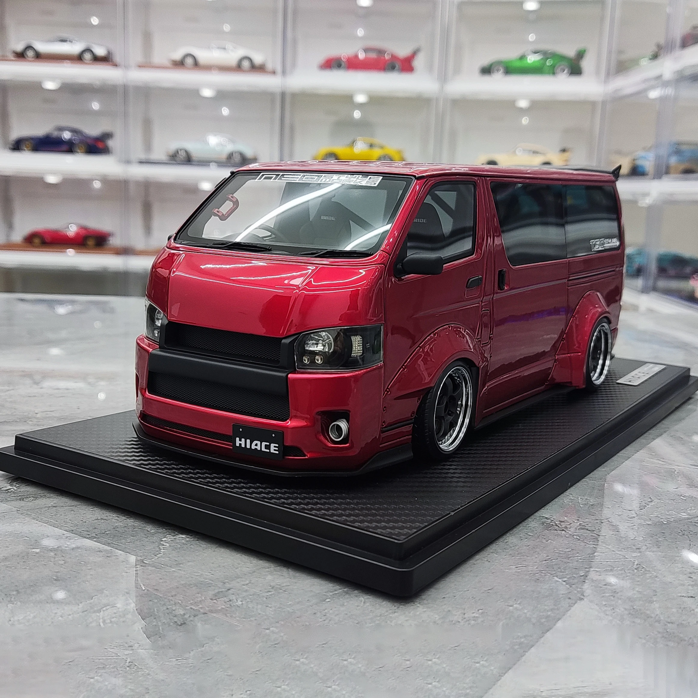 1/18 Scale TSD WORKS HIACE Van Red Resin Car Model Emulation Car Model Collection Toy Gift Display Simulation Decoration