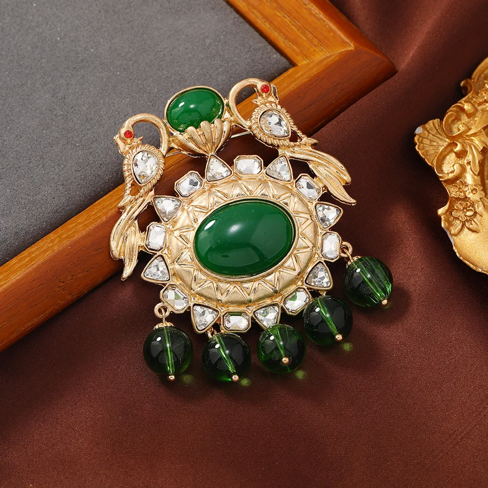 Vintage Medieval Emerald Owl Brooch Green Crystal Fringed Lion Pin Retro Palace Party Jewelry Women Men Corsage Accessory
