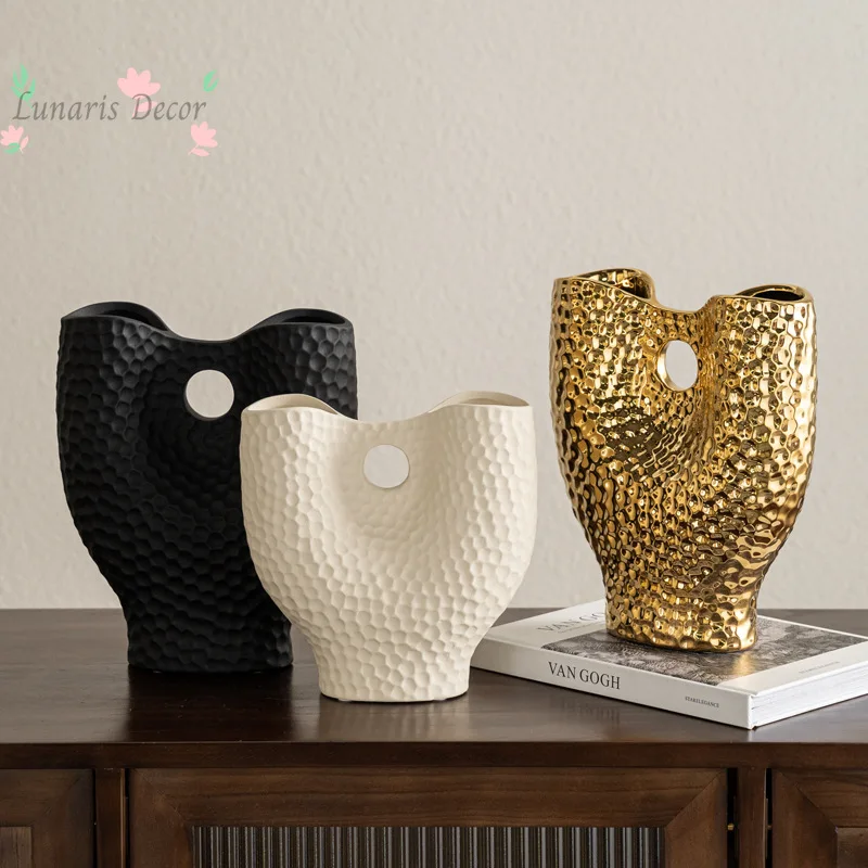 Italian minimalist luxury art vase, minimalist living room wine cabinet, niche ornaments