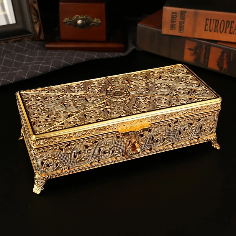 Metal Jewelry Box Vintage Luxury Jewelry Organizer Box Storage Bracelet Display Portable Travel Storage Containers Wedding Gifts