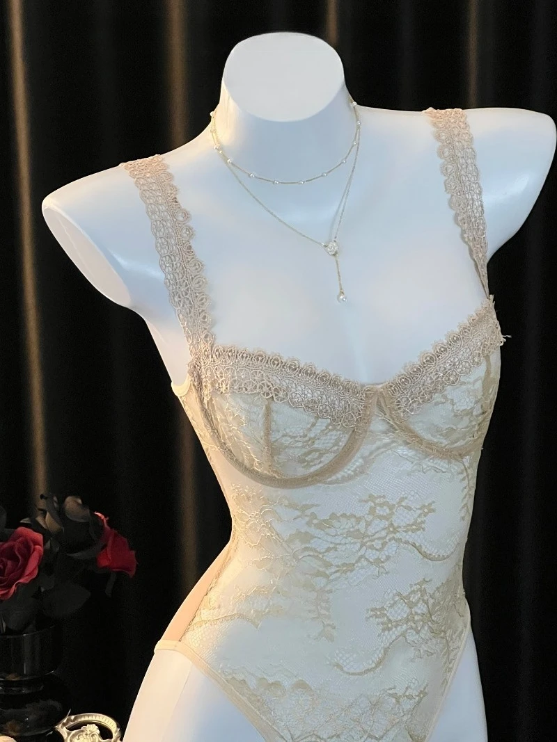 Einteiliges Neckholder-Kleid im französischen Stil für Damen – elegantes, durchsichtiges Mesh-Design mit Taillenring-Detail, romantisches Date-Outfit und verträumt