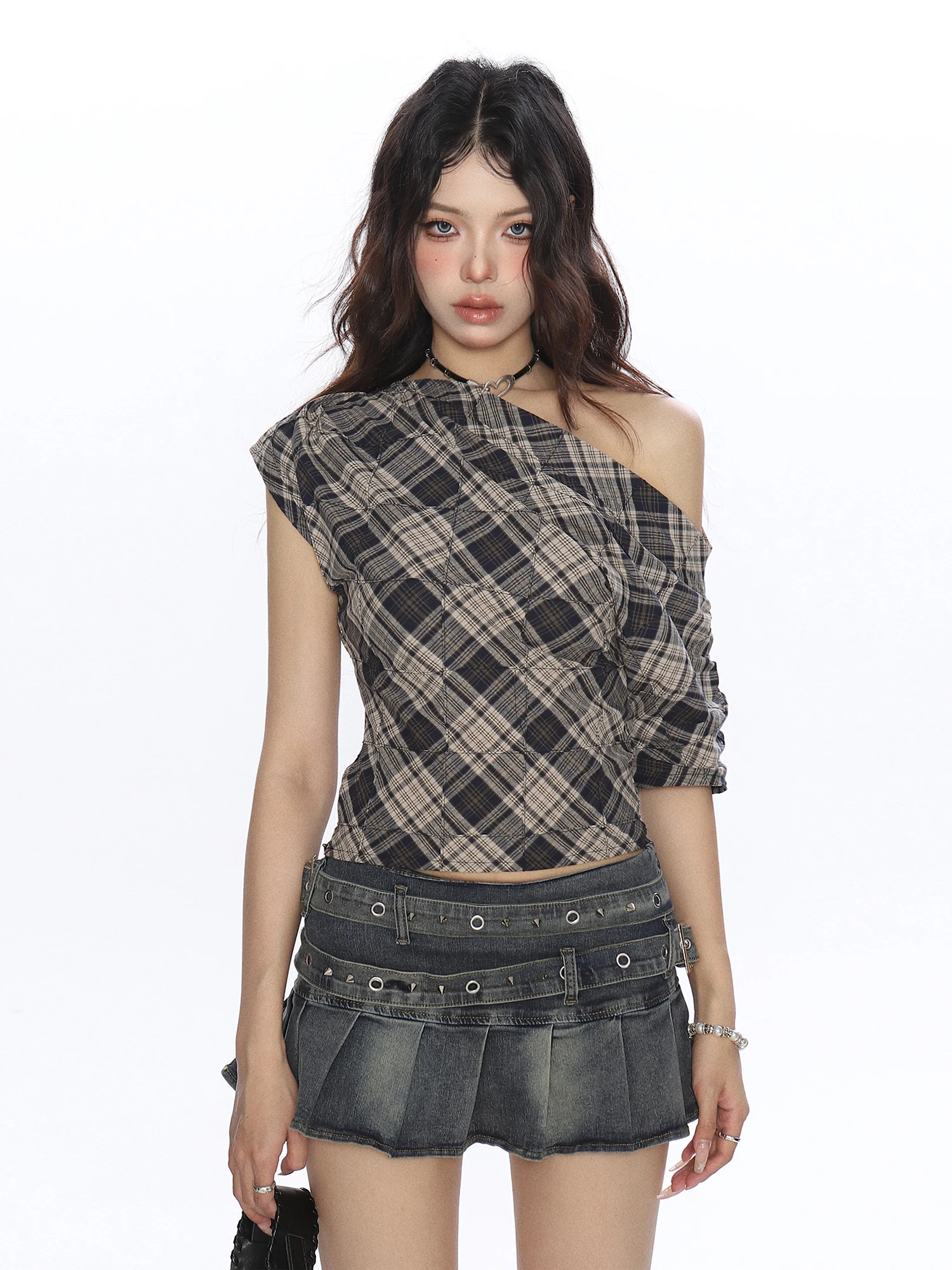

Spicy Girl Color Blo Plaid Asymmetrical oulder ort Sve T-irt Women's Summer Design Korean Sle Slimming Top Trendy