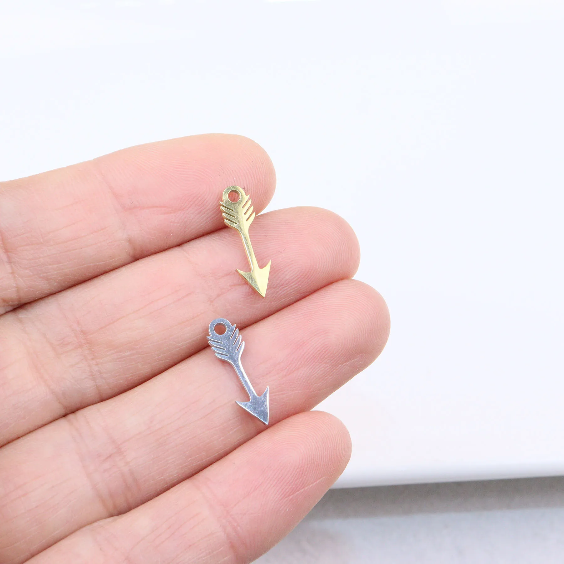 10 szt. 5*16mm sprzedaż hurtowa ze stali nierdzewnej wysokiej jakości Mirro polski Arrow Charms wisiorek naszyjnik DIY bransoletki bezbarwne