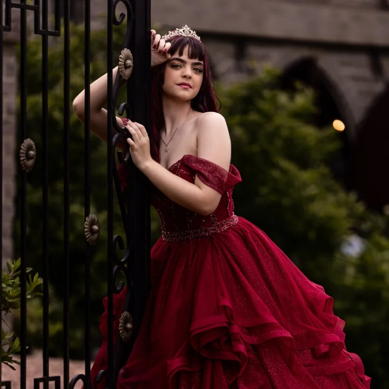 Brilhante borgonha quinceanera vestido de cristal glitter decalque renda camadas cauda longa vestidos de 15 quinceanera ﻿ Personalizar