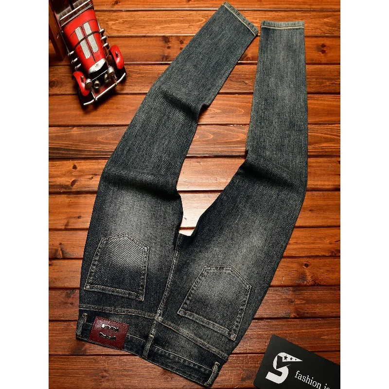 2025 الخريف موضة المرقعة تصميم الرجال سليم صالح نحيل عادية تنقش العصرية الخفيفة الفاخرة الرجعية الدنيم السراويل