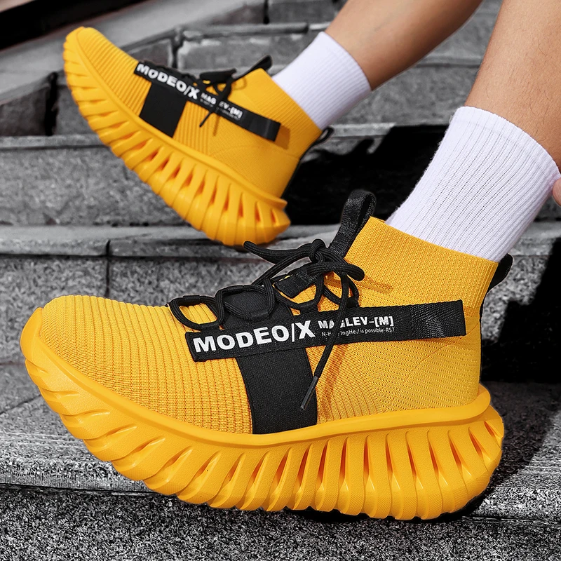 أحذية رياضية خارجية خفيفة الوزن شبكية لخريف 2025 أحذية رجالية كاجوال موضة مريحة تسمح بمرور الهواء جوارب عالية الجودة أحذية رياضية للرجال