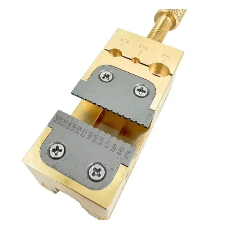 

Многофункциональный инструмент для ремонта часов: приспособление для фиксации деталей, коронок и маленьких плоскогубцев часовщика.