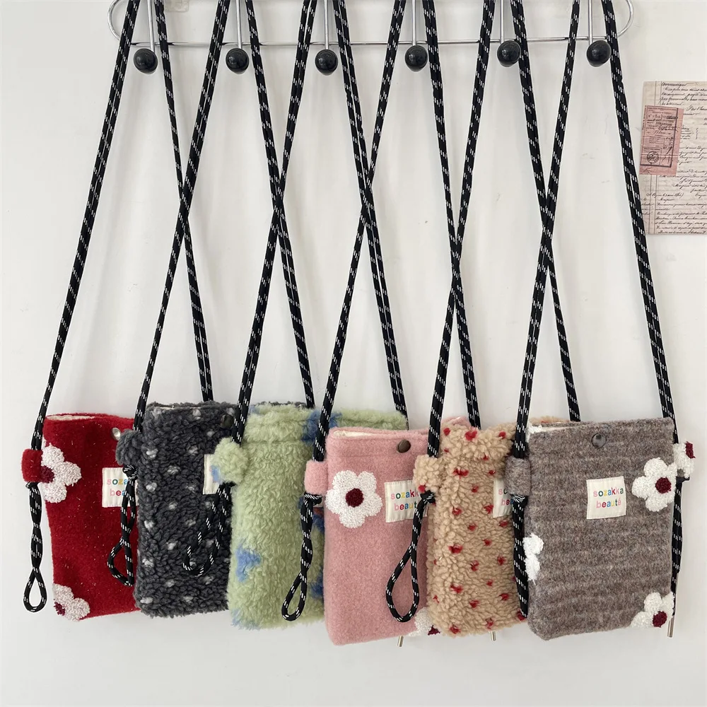 

Soft Furry Slant Bag Casual Commuting op Bag Underarm Phone Bag oulder Bag Sweet School Sle Alloy Hardware