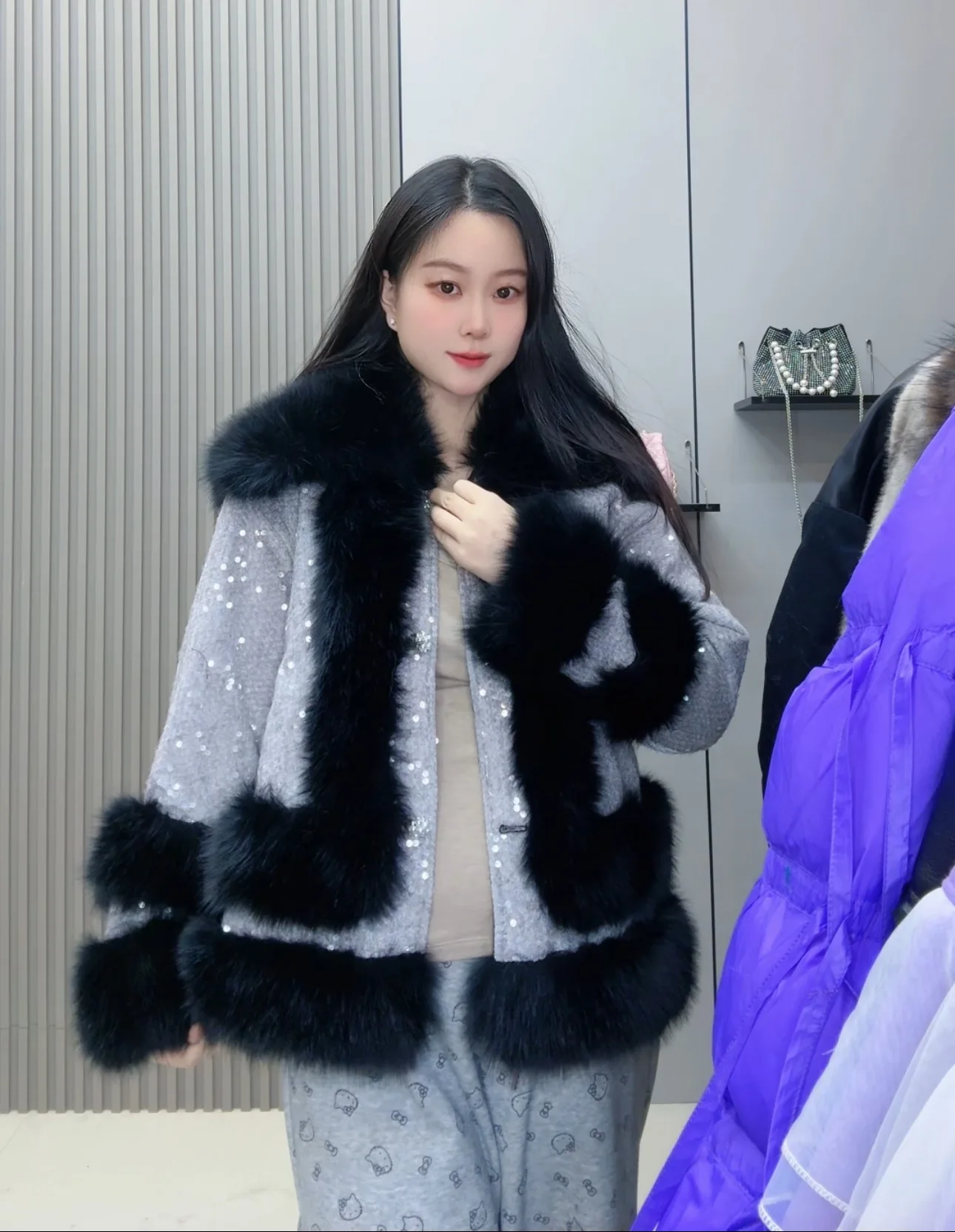 جديد شتاء 2025 معاطف فروي سميكة ودافئة مطرزة سترة نسائية مرقعة ثقيلة ترتر قصير معطف فرو صناعي للنساء #4