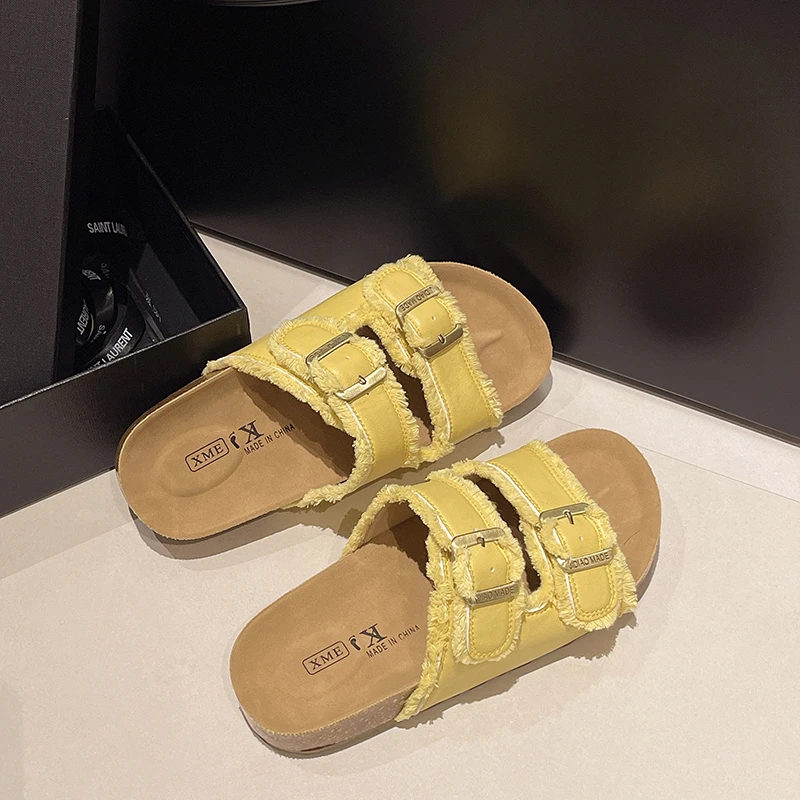 Thick-soled Slip-on Buckle-style Waterproof Platform Fashion-friendly, Comfortable, Anti-slip and Breathable Women's Slippers