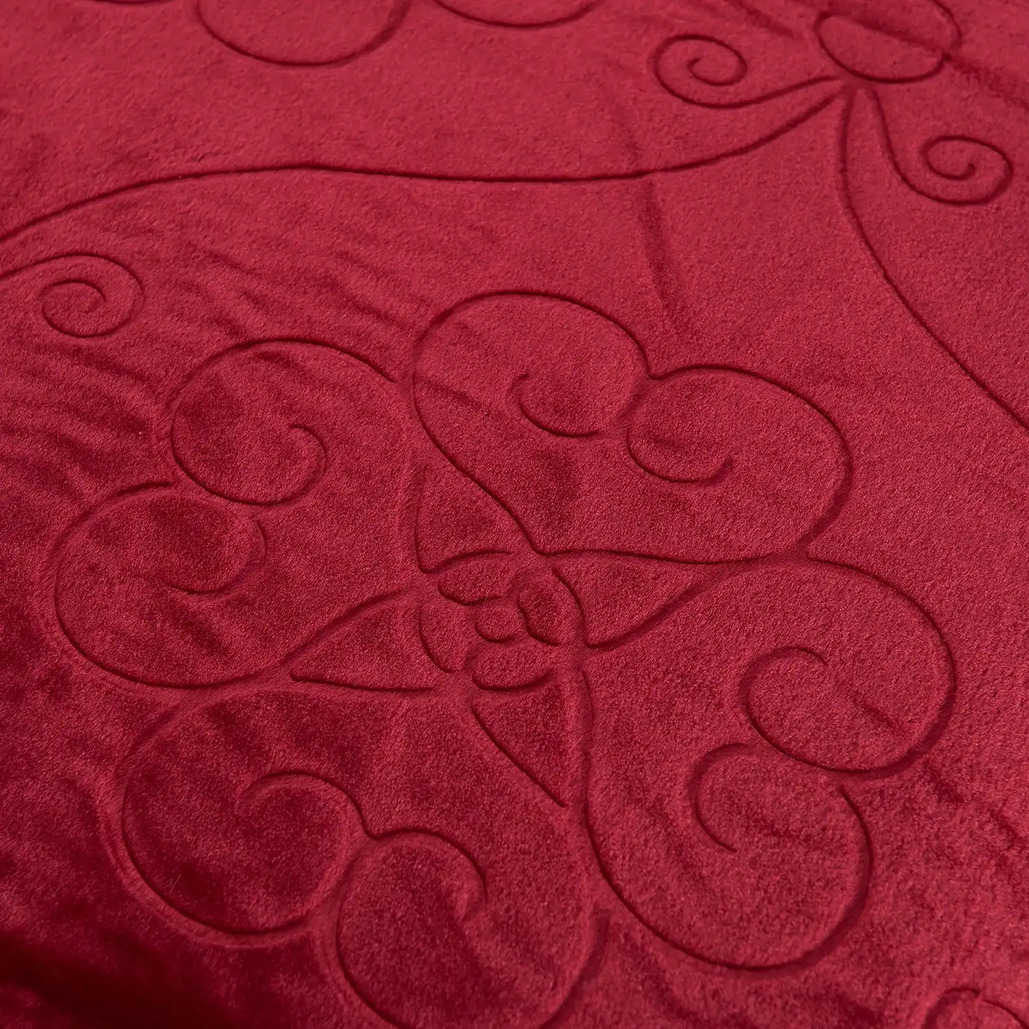 

3.3 lb Lightweight Embossed Plush Fleece Bed Blanket, Red, Full/Queen