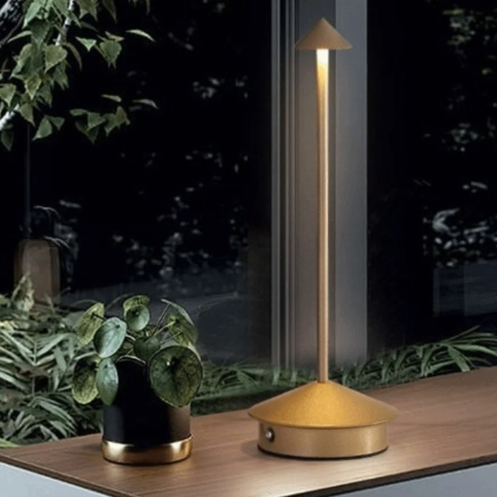 

Настольная LED-лампа с конусообразным дизайном, сенсорным управлением, 3 цветами света, прикроватный ночник, перезаряжаемый, с регулировкой яркости, для декора бара