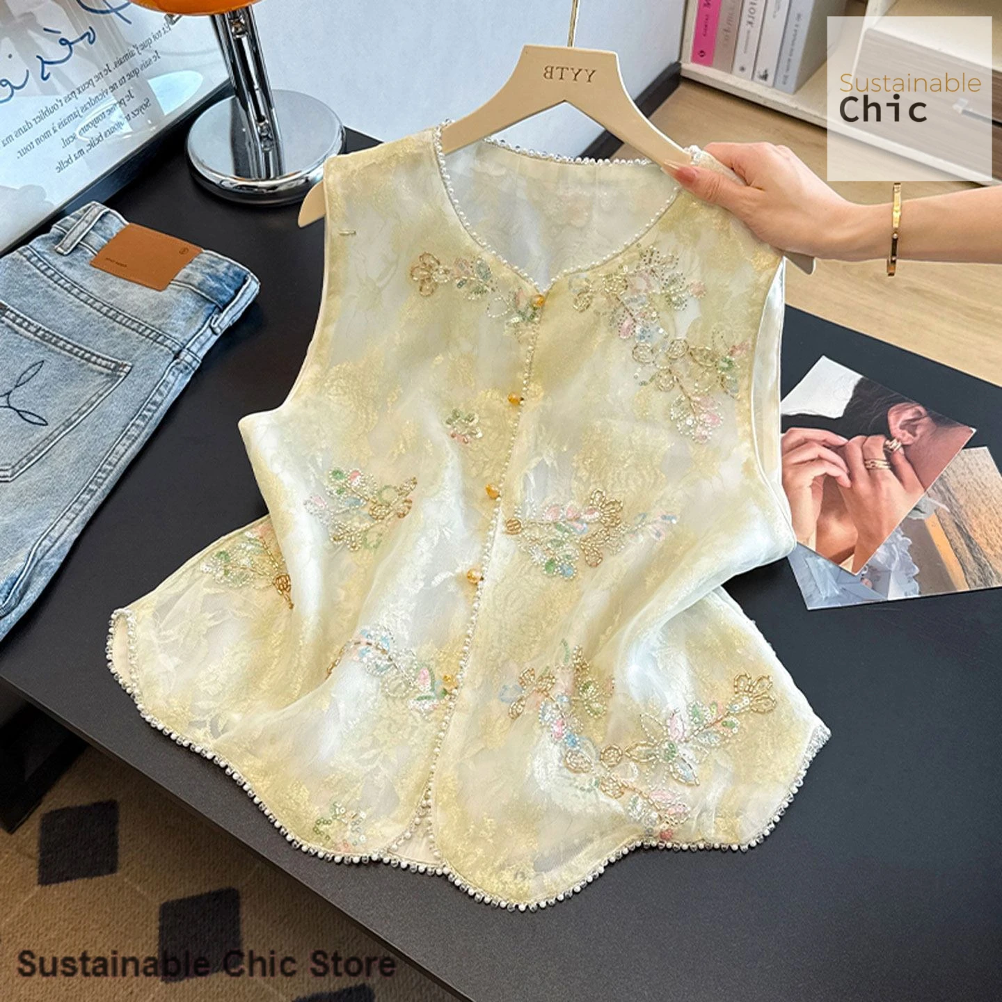 Chinese heavy industry sequined beaded vest female summer new national style light luxury niche round neck sleeveless top.