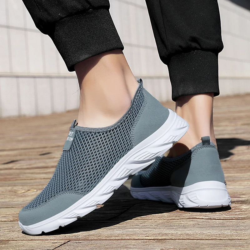 Men Casual Shoes Breathable Slip on Male Casual Sneakers Anti-slip Lightweight Men's Flats Outdoor Walking Shoes